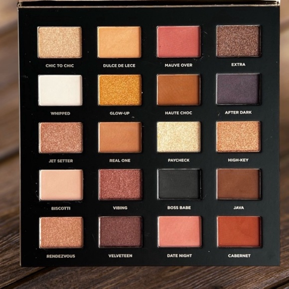 🆕ICONIC LONDON Booming & Gleaming Eyeshadow Palette - Picture 5 of 8